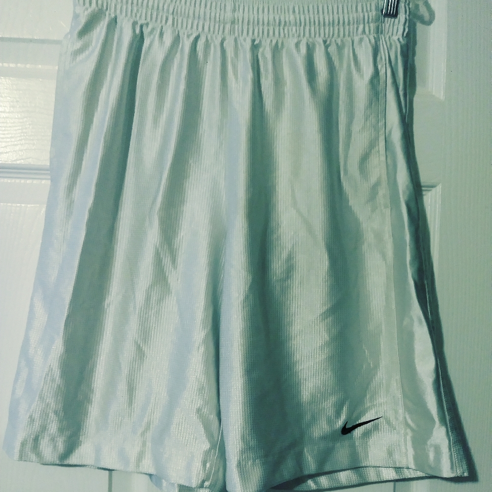 🎑NIKE SPORTY BASKET BALL SHORTS🏣🎁